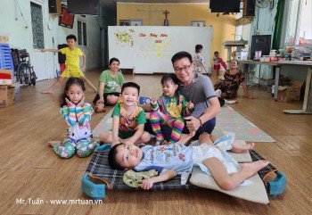 Quỹ VTEKTVN tặng 60 triệu đồng cho các trẻ em khuyết tật, mồ côi, cha mẹ bỏ rơi tại Mái ấm Thiên Phước